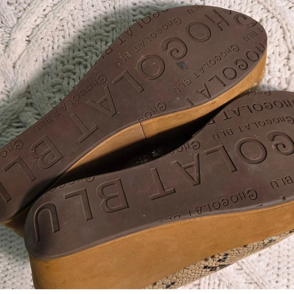 Chocolat Blu Yiona Wedge Sandals Gold Snakeskin‎ Peep Toe Women 10 Excellent